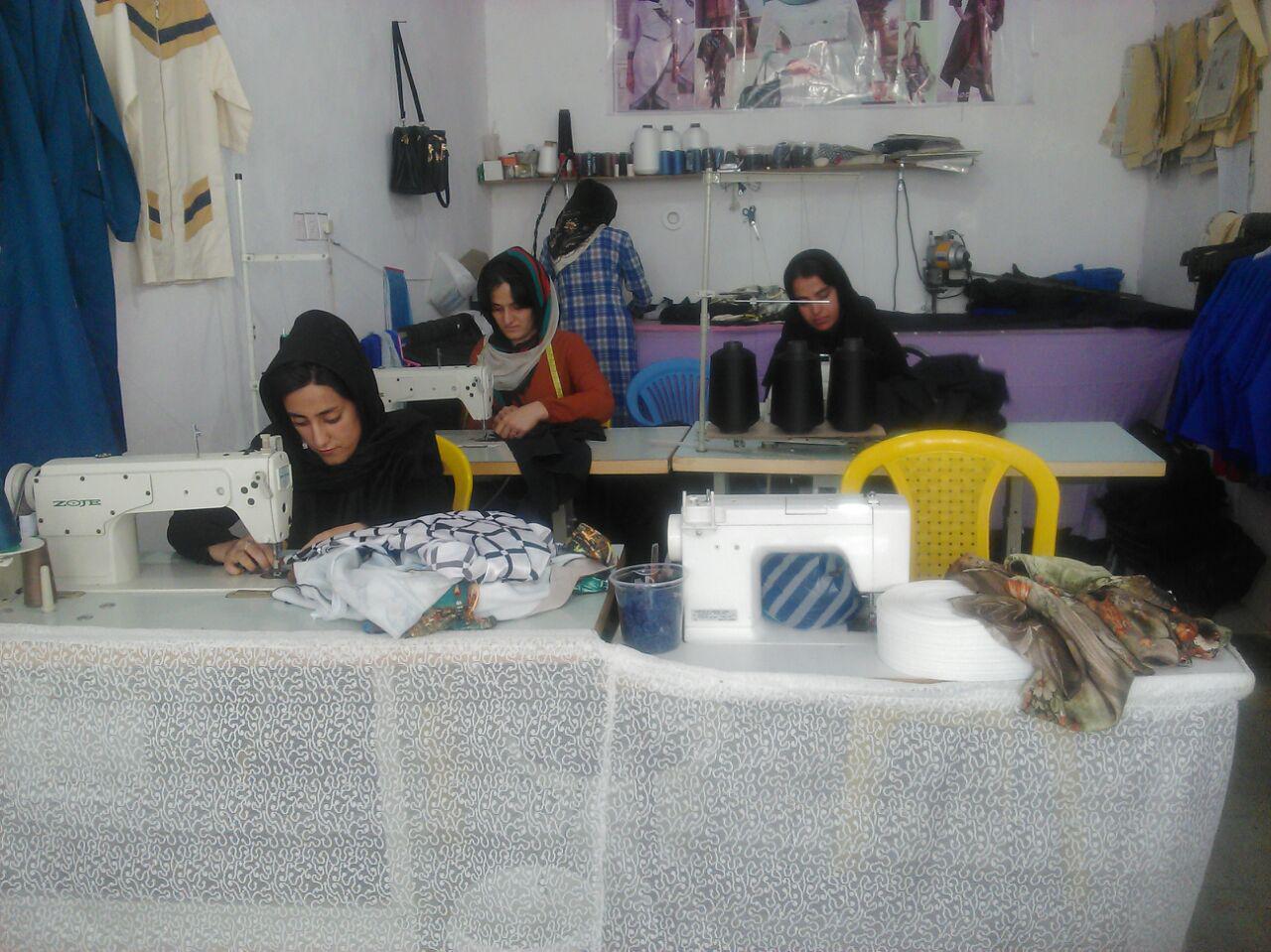 کمر تولیدکنندگان ایرانی از قاچاق خم شده است