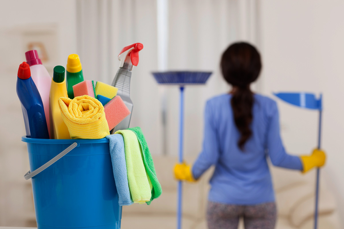بهترین راه های تمیز کردن وسایل برقی خانه!