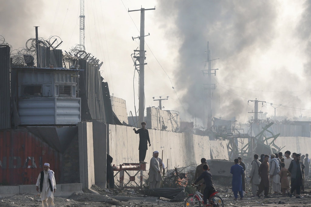 بعد از بمباران ، افغانها خواستار این هستند که بیگانگان محله خود را ترک کنند